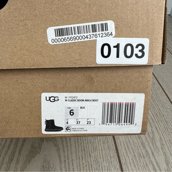 UGG Women's Classic Boom Lace Back Ankle Boots US6 Black & Orange $160 - Picture 10 of 10
